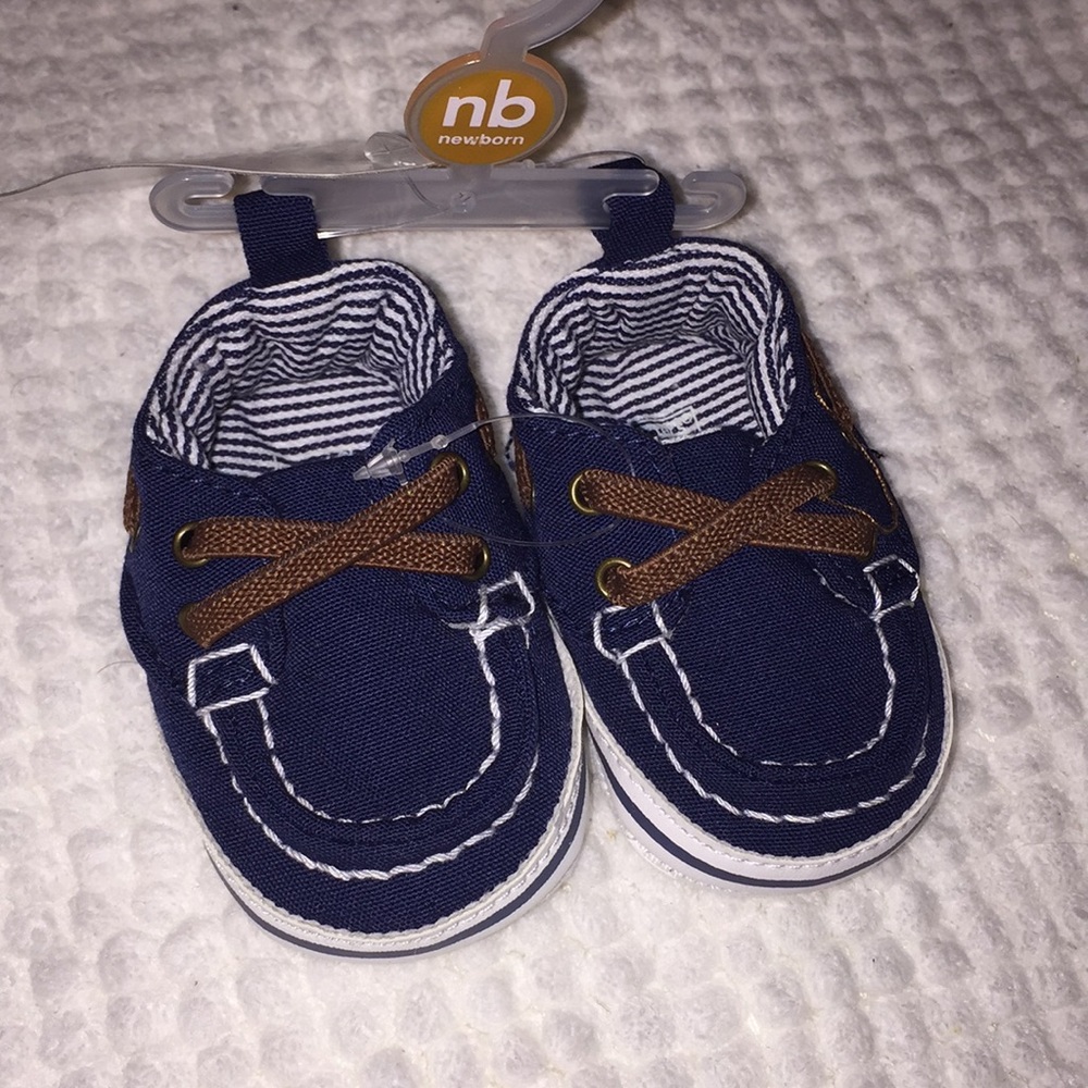 Carters Newborn crib navy shoes